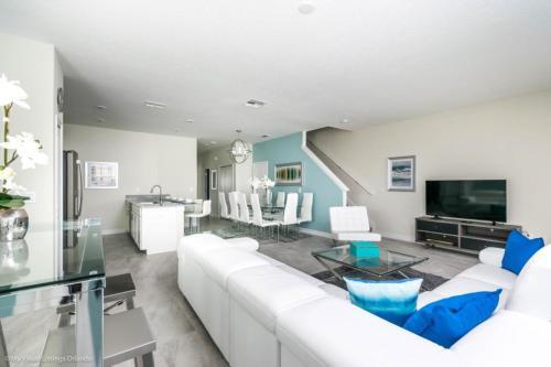 Inviting 5 Bdm Townhome With Private Pool Townhouse