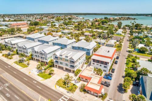 Redington Townhouse- Beach Luxury, Amazing Location