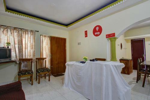 Hotel Oyo 22924 Gv Residency