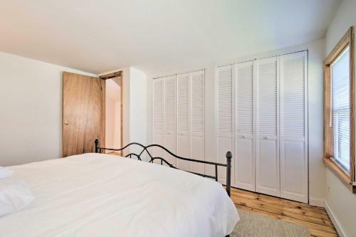Charming Sodus Point Getaway With Lake Views!