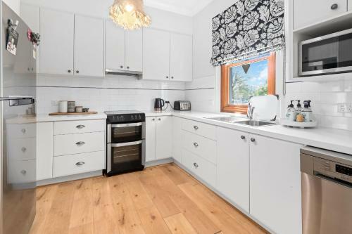 Belle Cottage On March - Cbd - High End Heritage