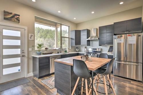Modern Mtn Getaway With Deck, Gas Grill And Views