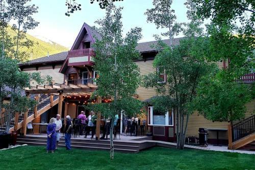Bed & Breakfast Clear Creek Inn