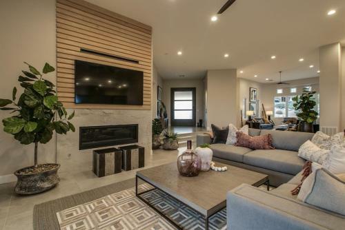 Luxurious Fountain Hills Designer Home Wviews