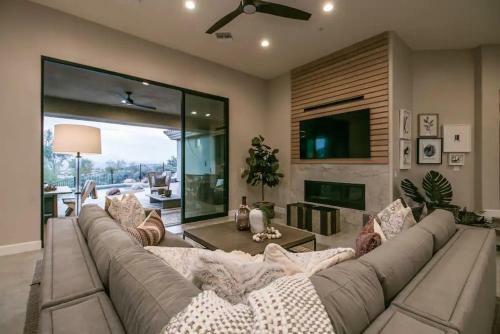 Luxurious Fountain Hills Designer Home Wviews