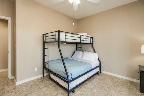 Fabulous 4-bdrm Wbreathtaking Views & Pool
