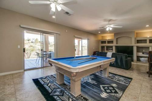 Fabulous 4-bdrm Wbreathtaking Views & Pool