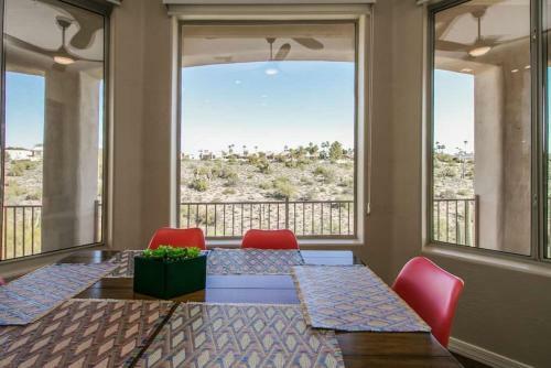 Fabulous 4-bdrm Wbreathtaking Views & Pool