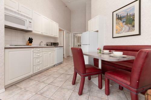Cozy Fairmont Hot Springs 1br Condo
