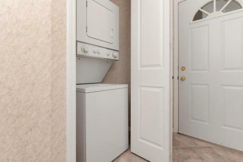 Cozy Fairmont Hot Springs 1br Condo