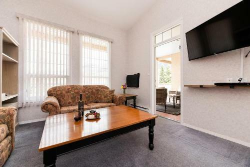 Cozy Fairmont Hot Springs 1br Condo