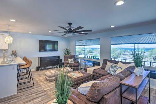 Lakefront Home Walk To Beach And Boat Launch!
