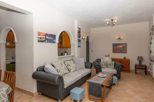 Three Bay Villa Kavvadades