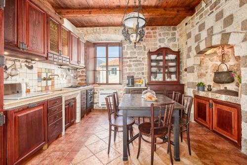 Heritage Apartment By Kotor Nest