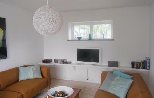 Four-bedroom Holiday Home In Beddingestrand