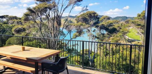 Kanuka Sway - Waterfront, Cozy Getaway