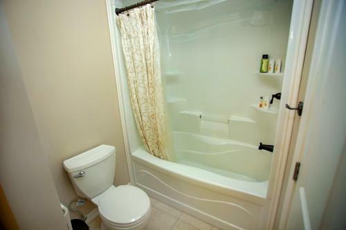 Luxury Mountain Lodge, 3-bed 3-bath, A Min To Lake