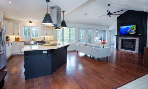 Luxury Mountain Lodge, 3-bed 3-bath, A Min To Lake