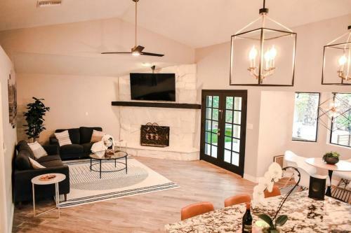 4-bdrm Vacation Dream Home Wbackyard Paradise