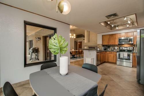 North Scottsdale 4 Bdrm Vacation Sanctuary With Pebble Tech Pool