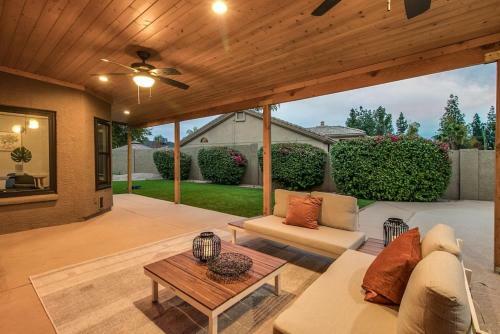 North Scottsdale 4 Bdrm Vacation Sanctuary With Pebble Tech Pool