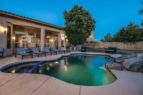Amazing 4 Bedroom Retreat With Heated Pool