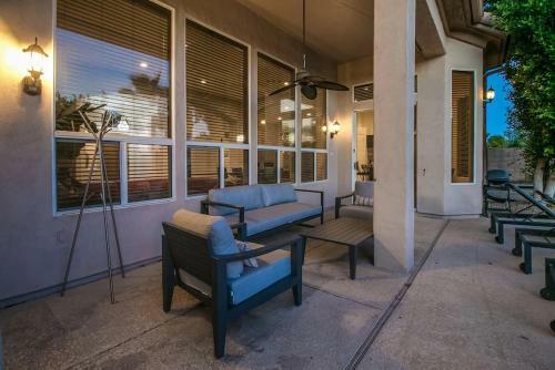 Amazing 4 Bedroom Retreat With Heated Pool