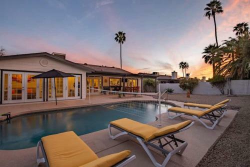 Stylish Resort-style Must See Home With Pool