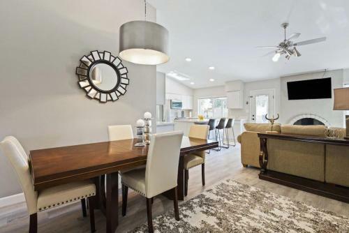 Modern And Stylish Remodeled 4 Bdrm W Htd Pool