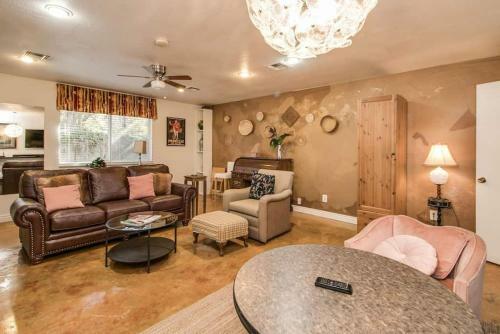 Charming 1-bdrm Guesthouse In Historic District