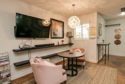 Charming 1-bdrm Guesthouse In Historic District