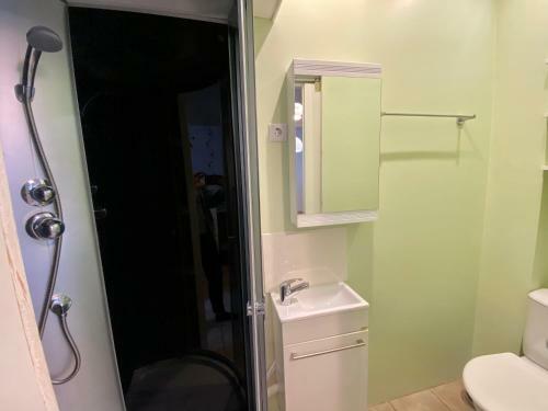 Apartamento Stylish Home With High Ceilings In Best Location!