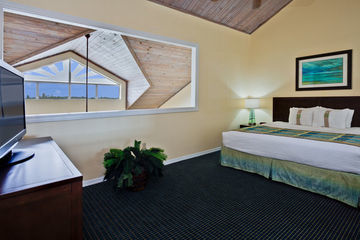 Holiday Inn Hotel & Suites Harbourside