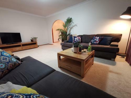 Authentic Canberra Suburban Living, Close To City