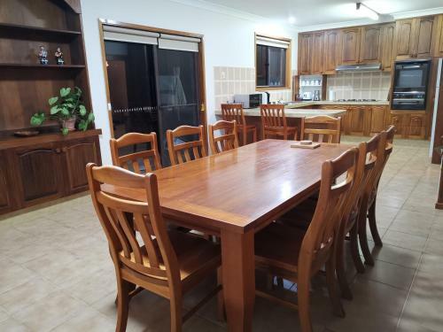 Authentic Canberra Suburban Living, Close To City