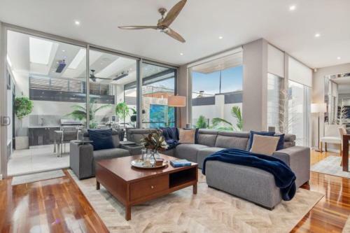 Deluxe Norwood 3 Bdrms, Pool, Wifi Sleeps 6