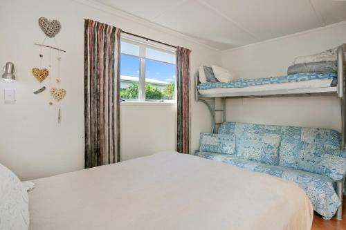 Pio Beach Shack - Bowentown Holiday Home