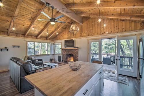 Newly Renovated Lake Arrowhead Cabin With Deck!
