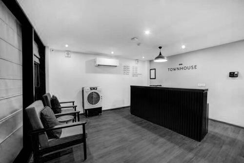 Hotel Oyo Townhouse 219, Sector 49, Gurgaon