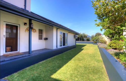 *new* Exclusive Beachfront Home With Pool & Views