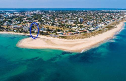 *new* Exclusive Beachfront Home With Pool & Views