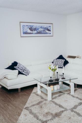 Apartamento Beautiful 1 Bedroom Suite In Central Location!