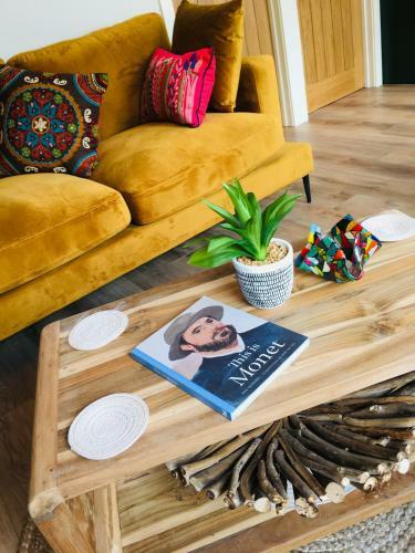 The Art Attic A Stylish Boutique Apartment