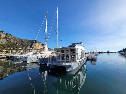 Houseboat Aurora