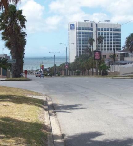Hostal Aloha Beach Guest House