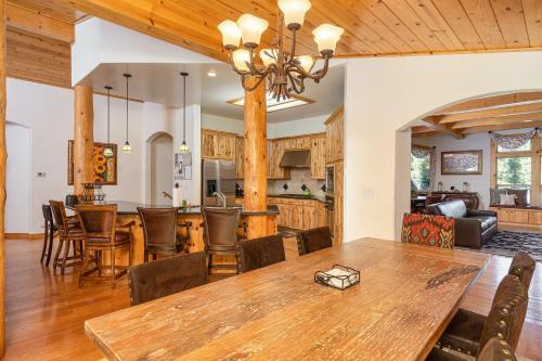 Wooded Luxury At Tahoe Donner