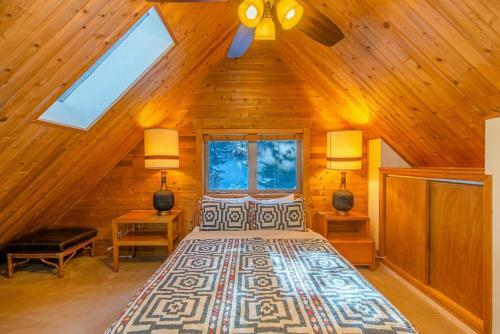 Cozy Cabin Perched On The Mountainside - Alpine Haus