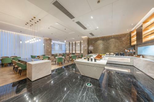 Atour Hotel Lingang New Town