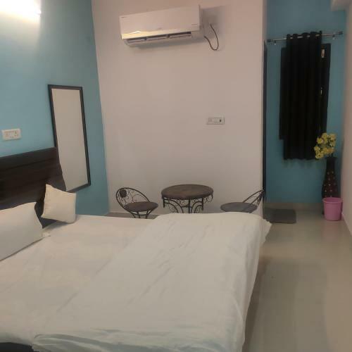 Hotel Holiday Inn By Wb Inn