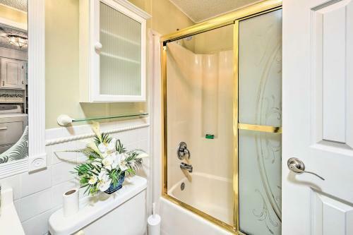 Colorful Ellenton Escape With Lanai And Pond View